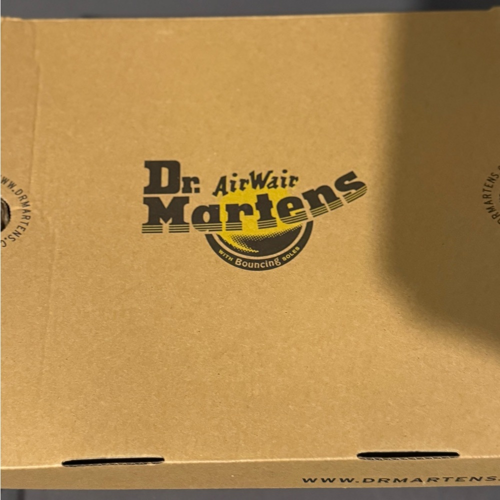 Dr. Martens 2976 Smooth Leather Platform Chelsea Boots: US Women’s 7 + Box - Picture 7 of 10